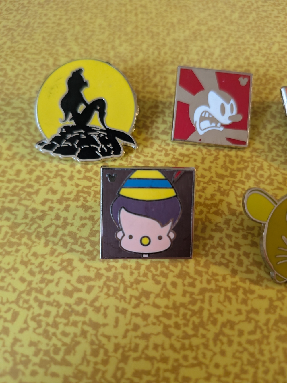 🔴5/$25 Disney Enamel Pin Lot — Ariel, Mickey, Tigger & Characters - Picture 6 of 7